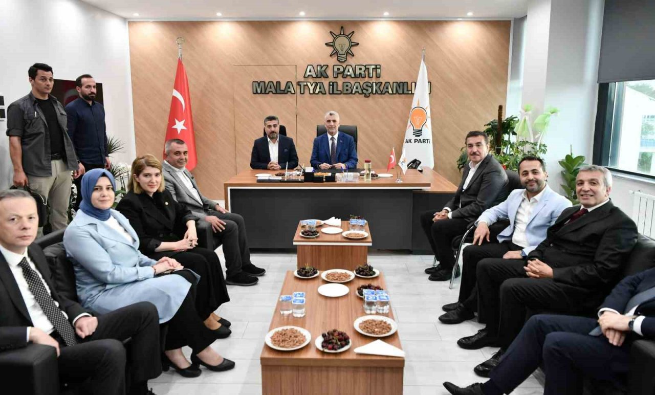 Ticaret Bakanı Bolat’tan Malatya’da konteyner kent ziyareti
