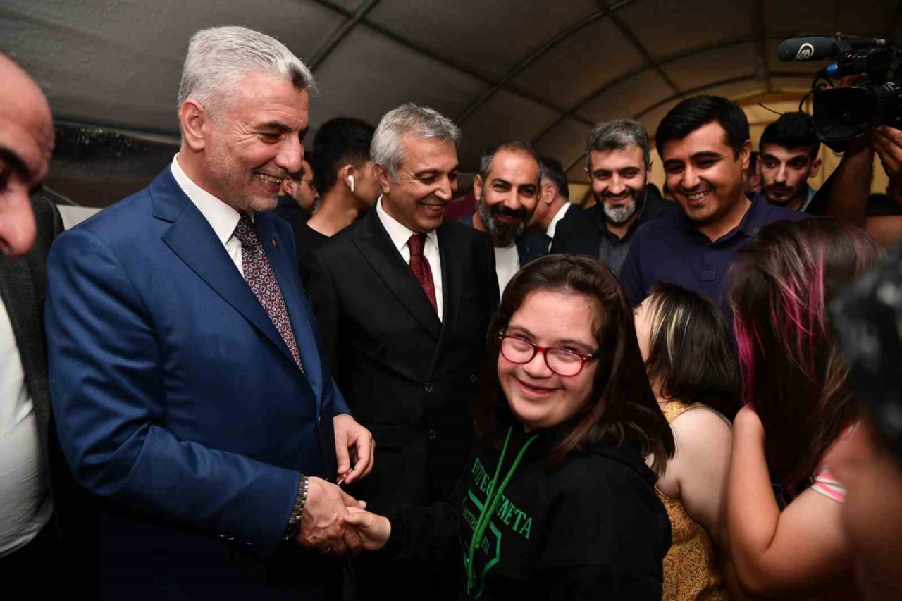 Ticaret Bakanı Bolat’tan Malatya’da konteyner kent ziyareti