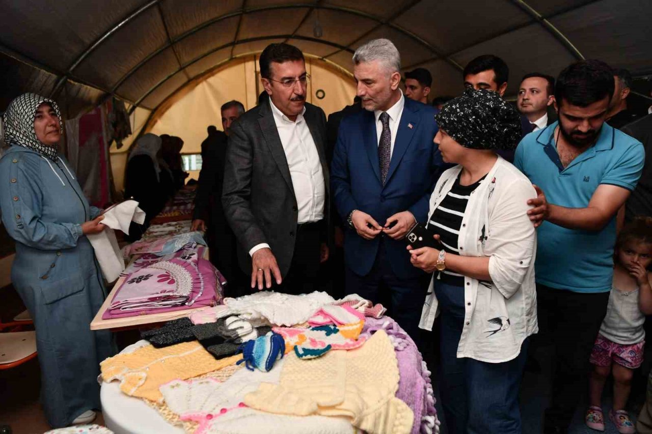 Ticaret Bakanı Bolat’tan Malatya’da konteyner kent ziyareti