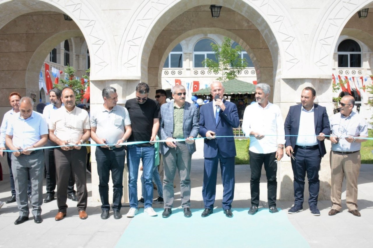 Tuşba’da ‘Yılsonu Sergi ve Sertifika’ töreni