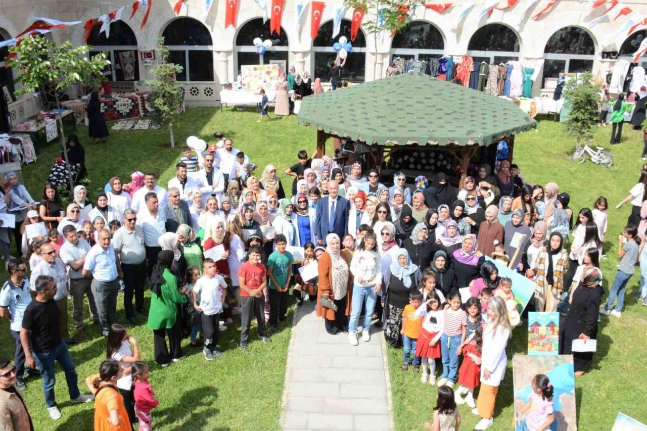 Tuşba’da ‘Yılsonu Sergi ve Sertifika’ töreni