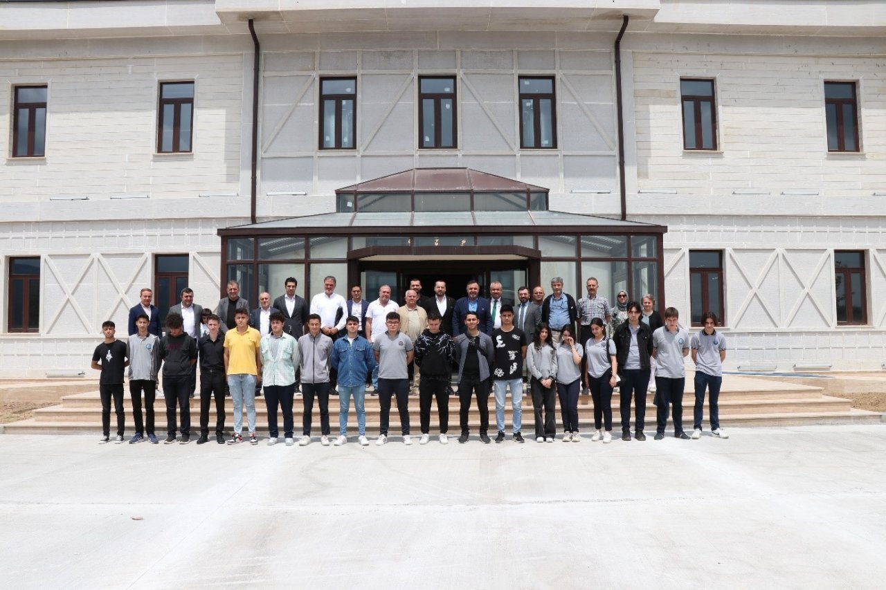 İş garantili lisenin mezunları Yalova Makine OSB’yi gezdi