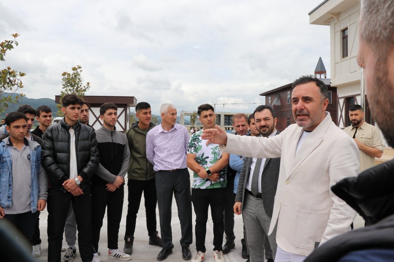 İş garantili lisenin mezunları Yalova Makine OSB’yi gezdi