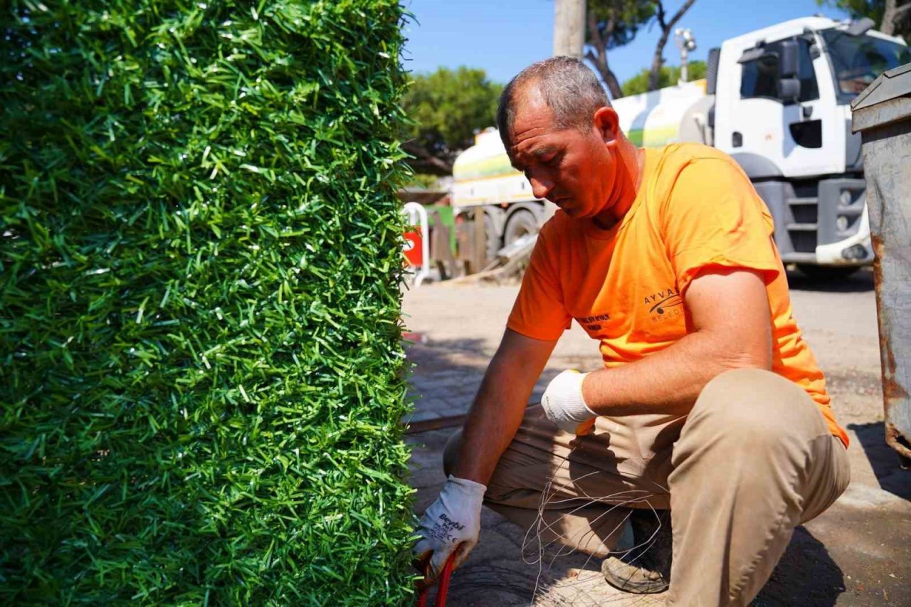 Yeşil Ayvalık’a yemyeşil çöp konteynerleri