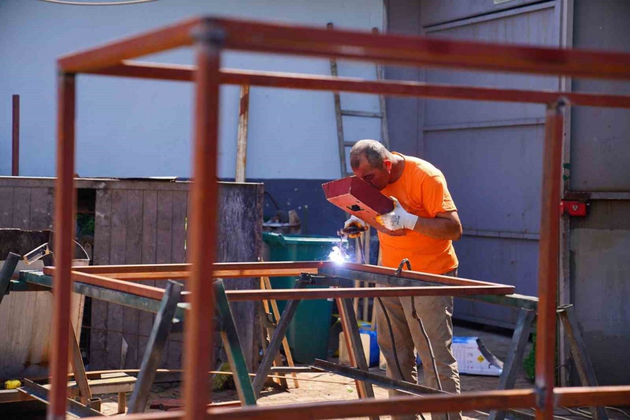 Yeşil Ayvalık’a yemyeşil çöp konteynerleri