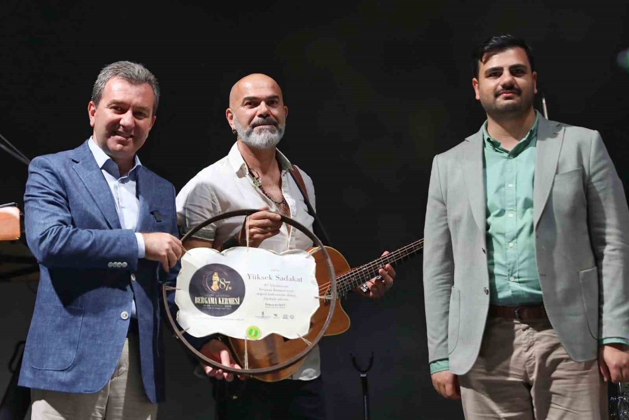 Yüksek Sadakat söyledi, Bergama coştu