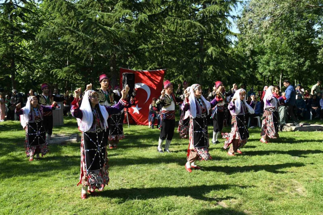 Isparta’da unutulmaya yüz tutmuş kurban indirme geleneği yeniden yaşatılmaya başlandı