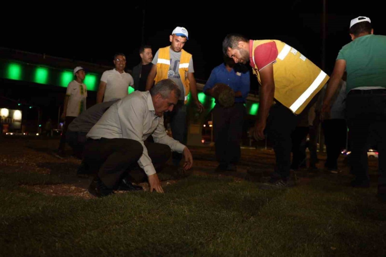 Abide Kavşağında çimlendirme çalışması