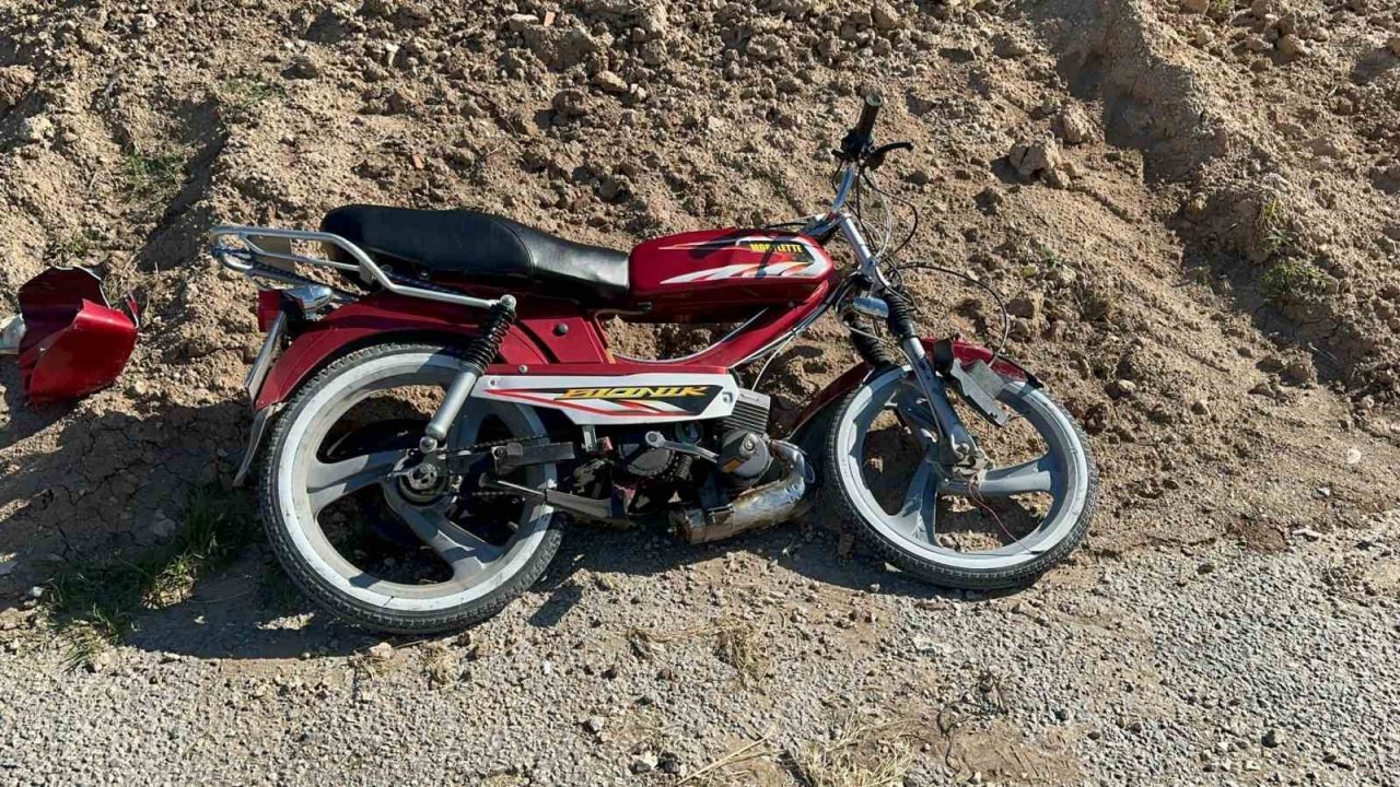 Bolvadin’de otomobil ile motosiklet çarpıştı, 1 yaralı