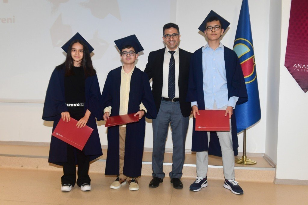 ÜYEP’li öğrencilerin mezuniyet sevinci