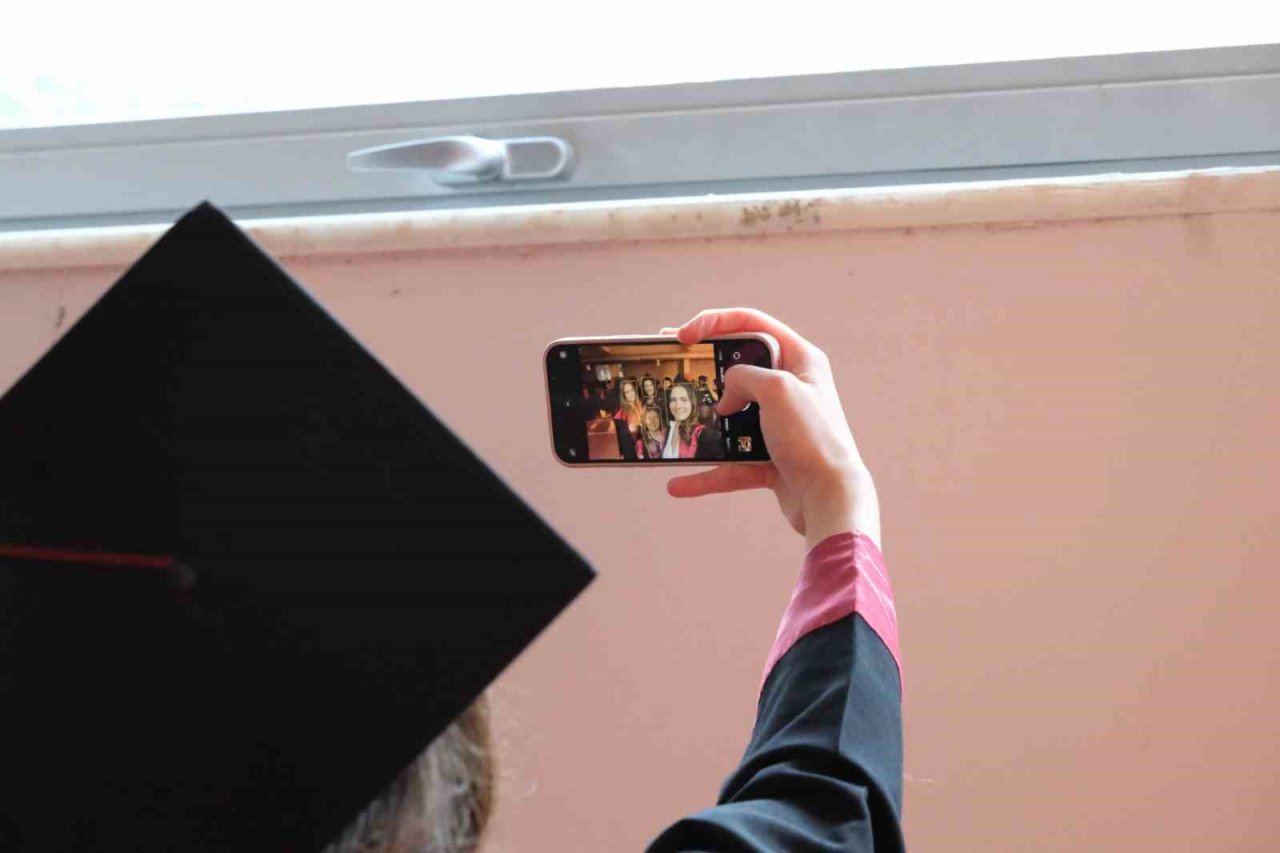 Doktorluğa ilk adımı atan öğrenciler mezuniyet heyecanını yaşadı