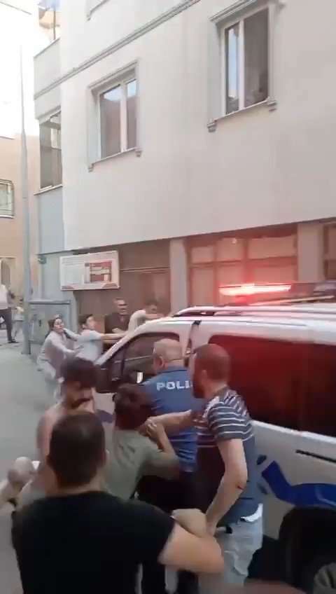 Bursa’da husumetli ailelerin meydan muharebesi kameralara yansıdı