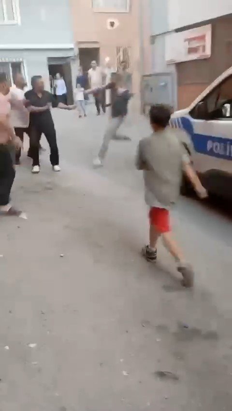 Bursa’da husumetli ailelerin meydan muharebesi kameralara yansıdı