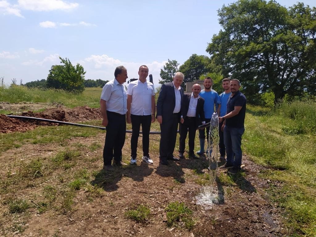 Su geldi mahalleli çifte bayram yaptı