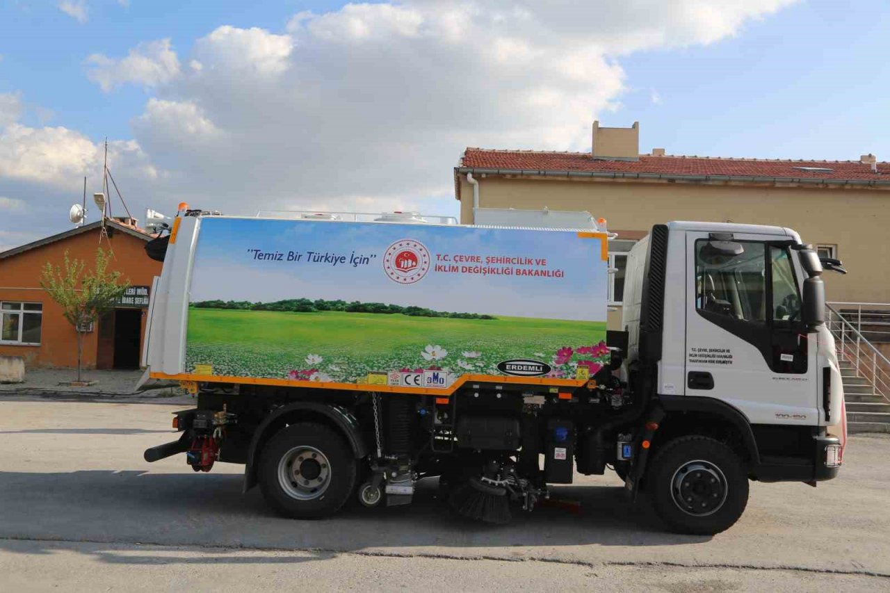 Bakan Özhaseki’den Develi’ye araç desteği