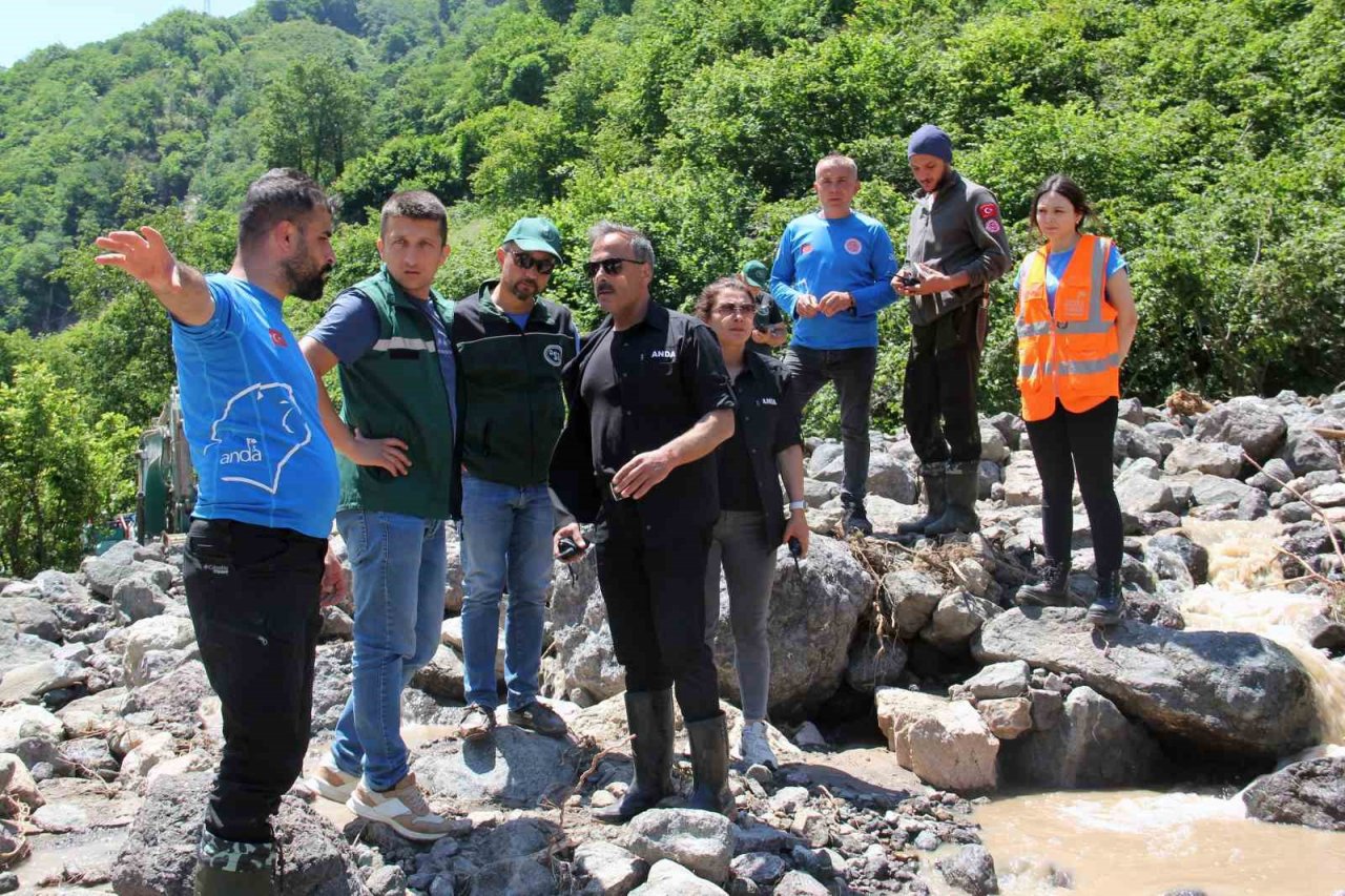 Giresun’un Duroğlu beldesindeki selde kaybolan şahsı arama çalışmaları sürüyor