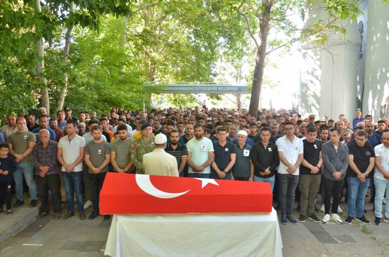 Trafik kazasında hayatını kaybeden astsubay son yolculuğuna uğurlandı