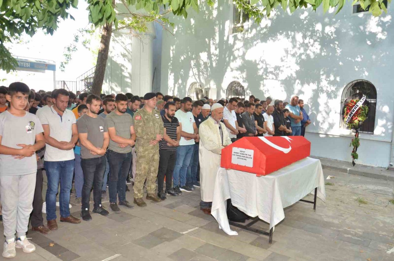 Trafik kazasında hayatını kaybeden astsubay son yolculuğuna uğurlandı