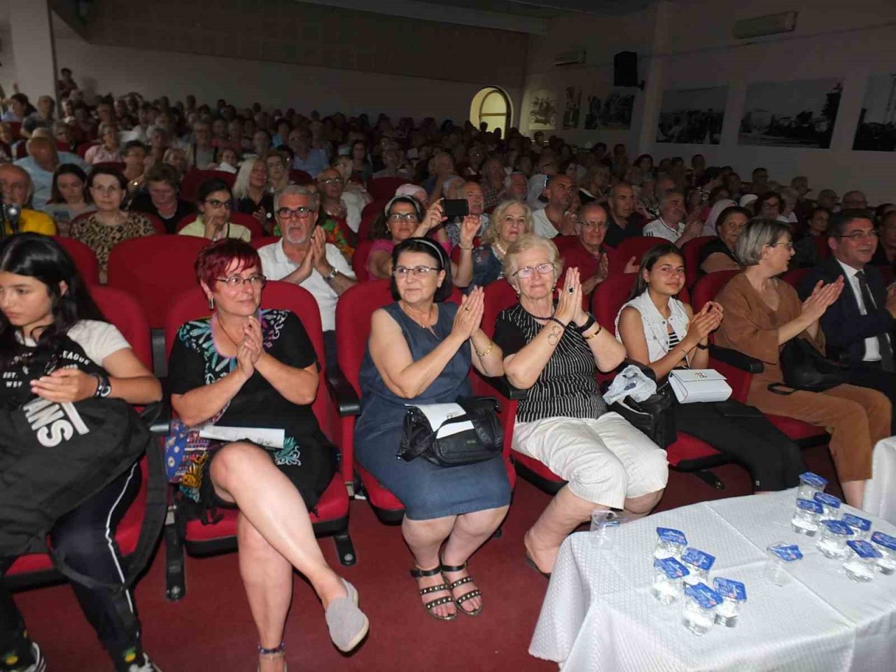 Balıkesir’de amatörler korosu izleyenleri coşturdu