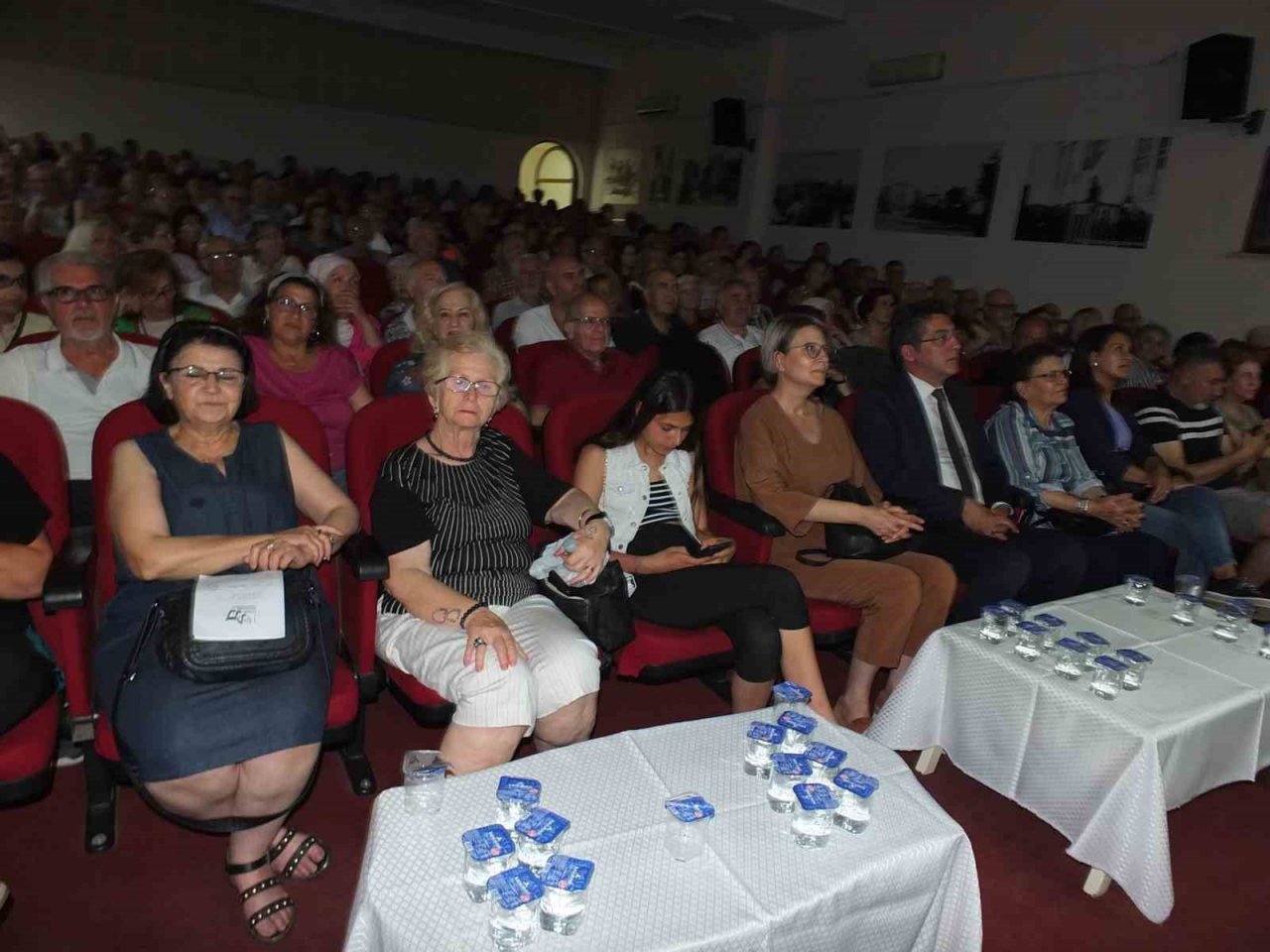 Balıkesir’de amatörler korosu izleyenleri coşturdu