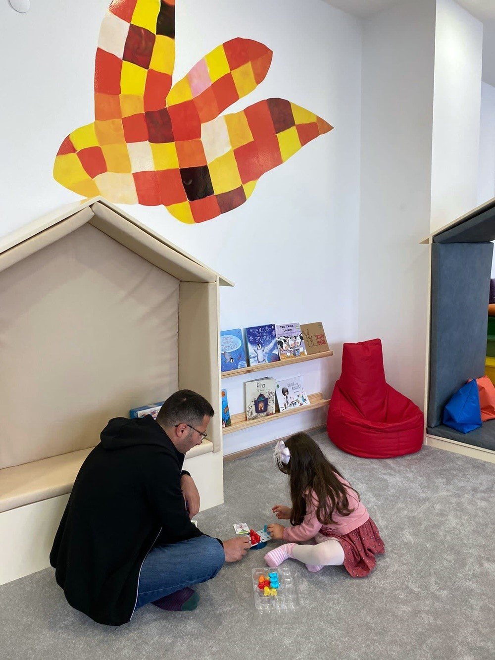 Bebek ve Çocuk Kütüphanesi, depremzede aileleri ve minik kaşifleri ağırladı