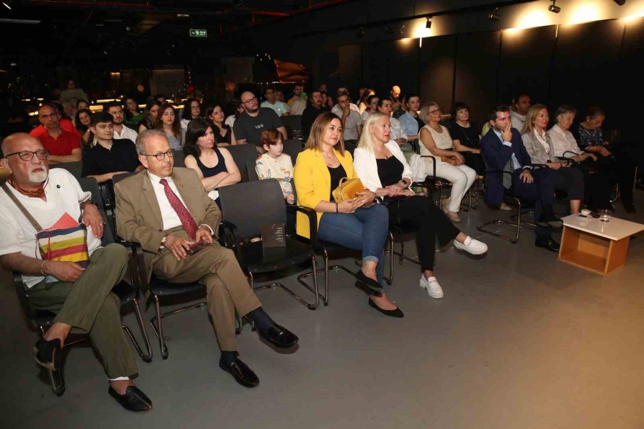 Keman ve çellonun gitarla buluştuğu konser