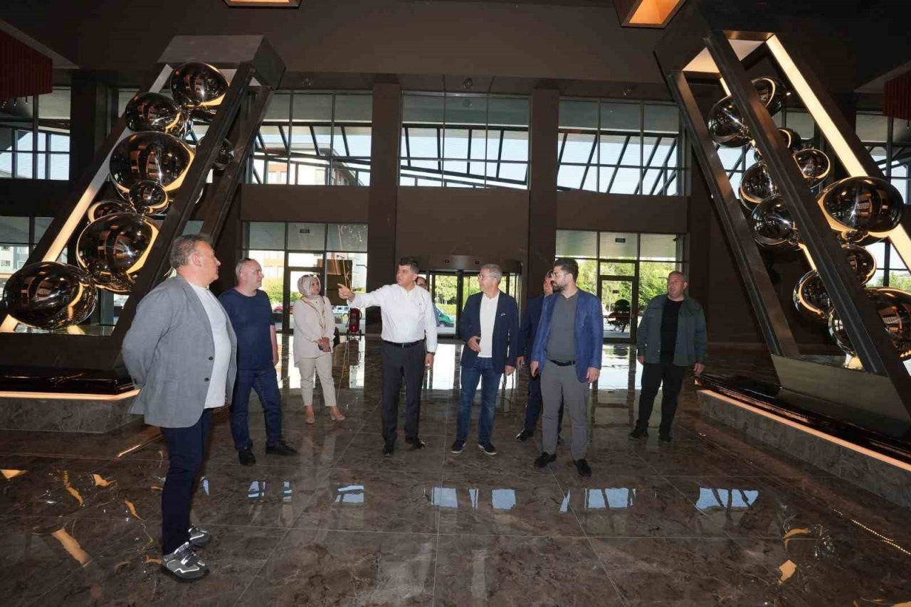 Köken ve Fadıloğlu ile D.T. Şehitkamil Sahnesi’ni inceledi