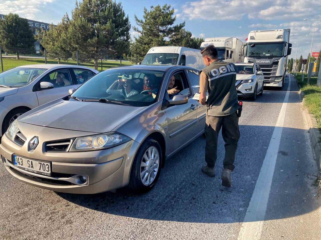 Kütahya’da vatandaşlara orman yangınlarına karşı bilgilendirme broşürü