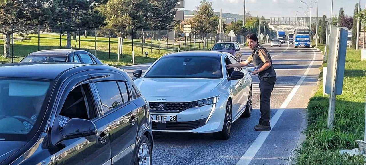 Kütahya’da vatandaşlara orman yangınlarına karşı bilgilendirme broşürü