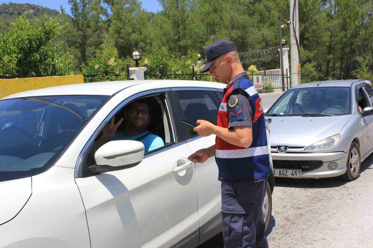Marmaris’e bir günde 17 bin araç giriş yaptı