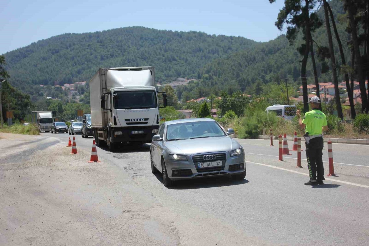 Marmaris’e bir günde 17 bin araç giriş yaptı