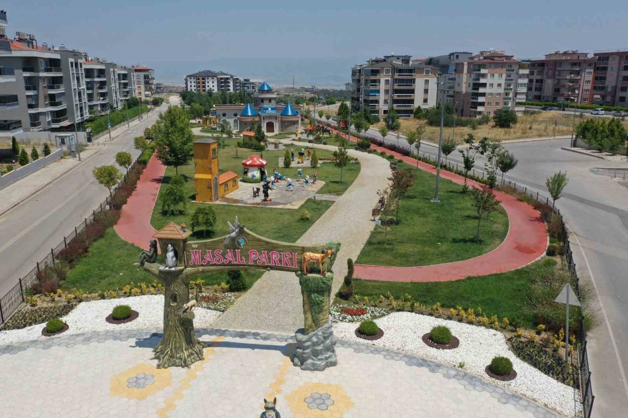 Çocukların ve ailelerin vazgeçilmezi masal parkı