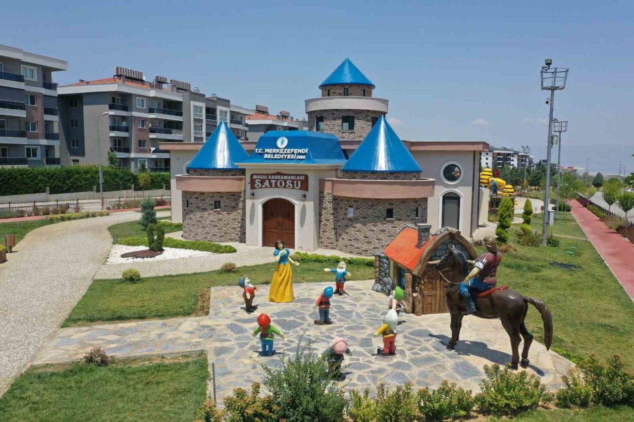 Çocukların ve ailelerin vazgeçilmezi masal parkı