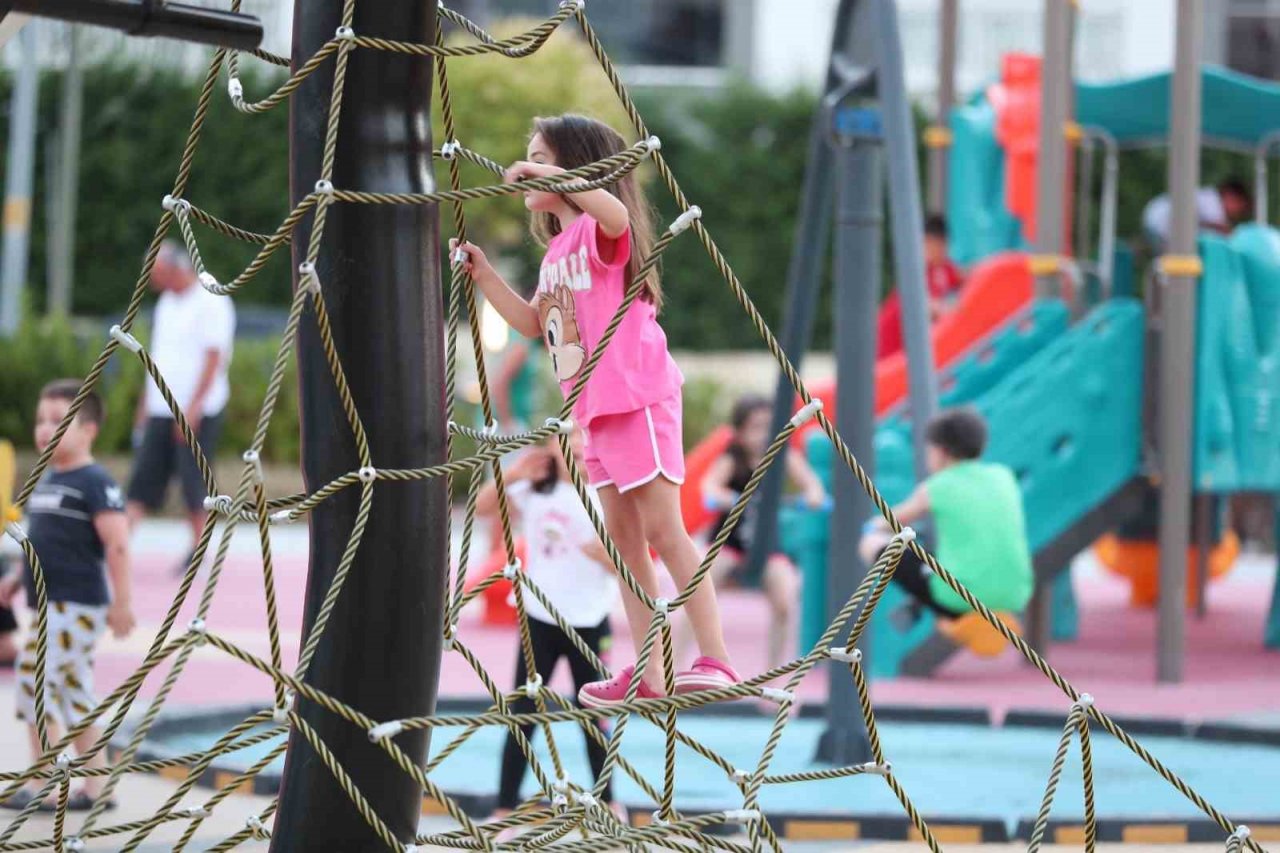 Çocukların ve ailelerin vazgeçilmezi masal parkı