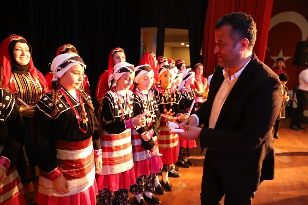 Kültür-sanat kursiyerlerinden nefes kesen gösteri