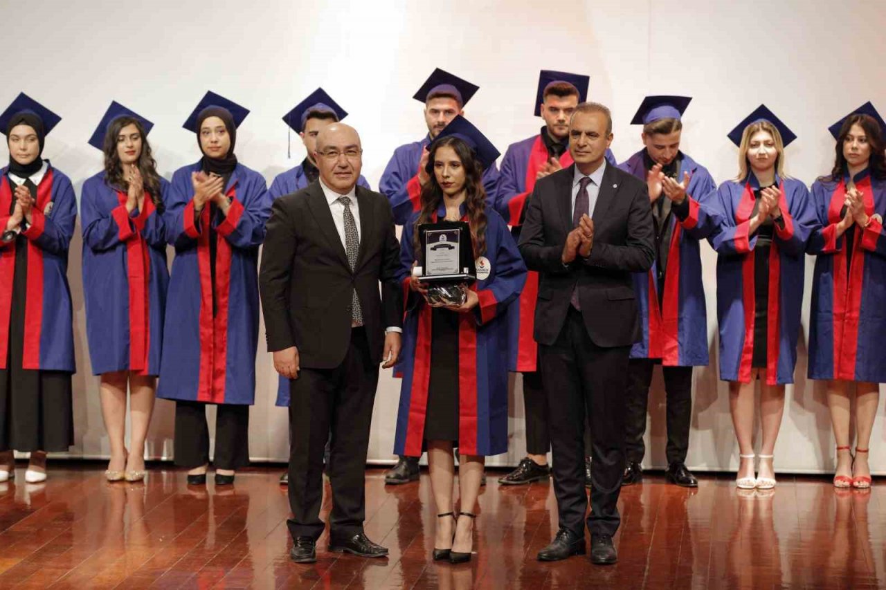 SANKO Üniversitesi SHMYO’ da mezuniyet coşkusu