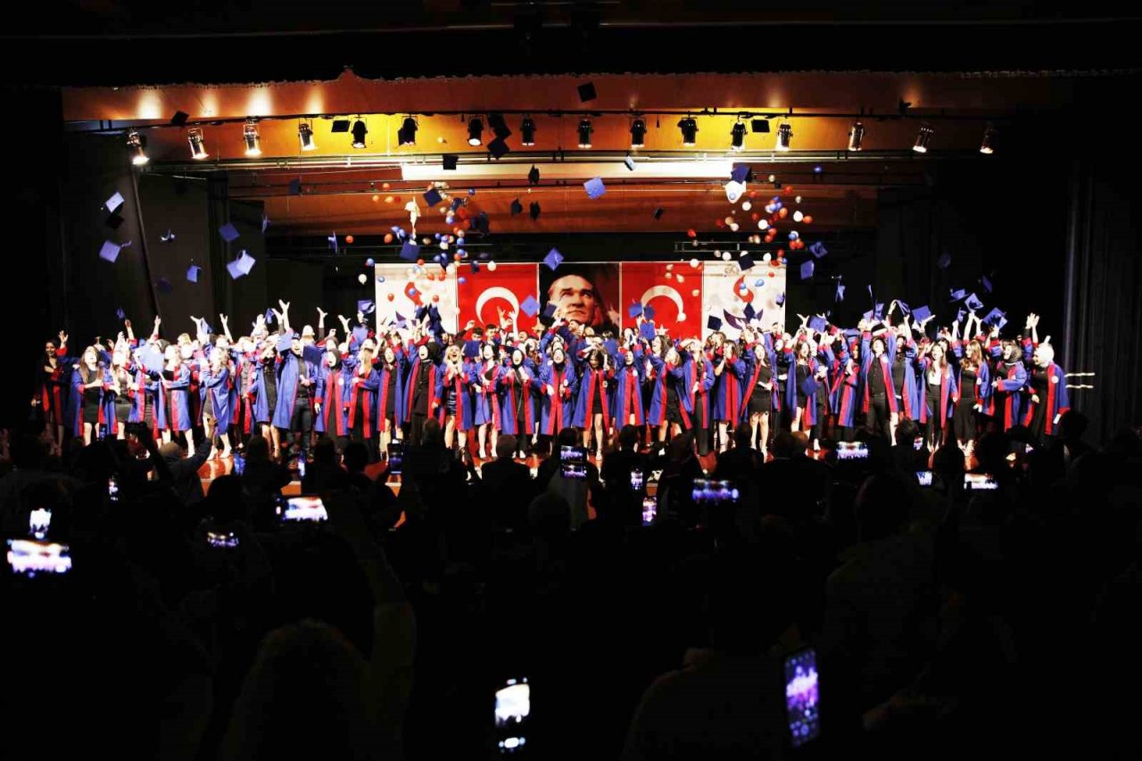 SANKO Üniversitesi SHMYO’ da mezuniyet coşkusu