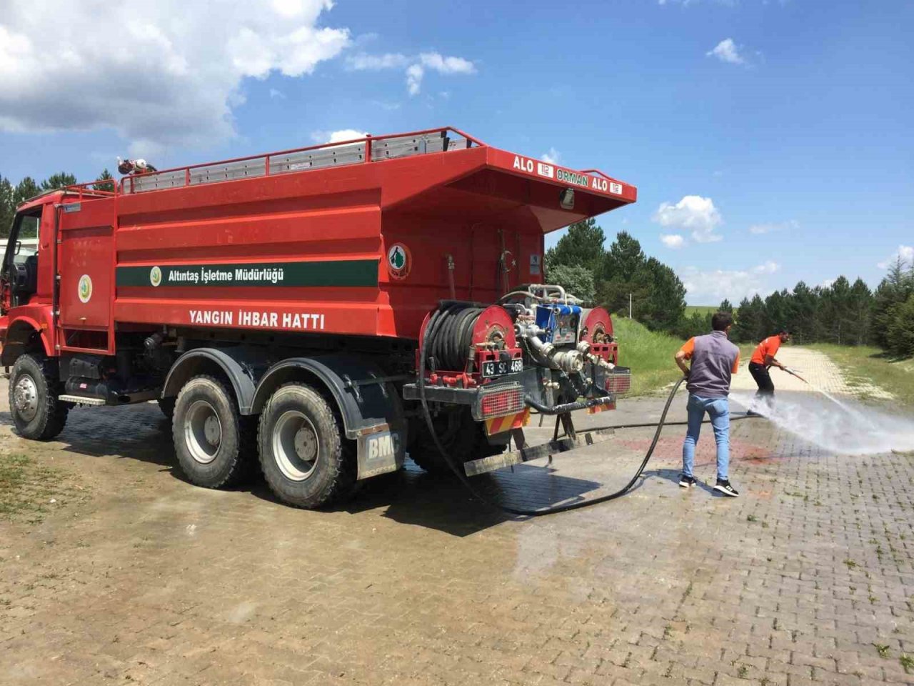 Şehit Sancaktar Mehmetçik heykelinde temizlik