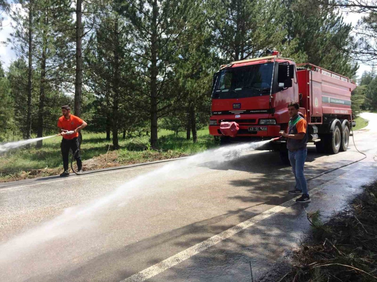 Şehit Sancaktar Mehmetçik heykelinde temizlik