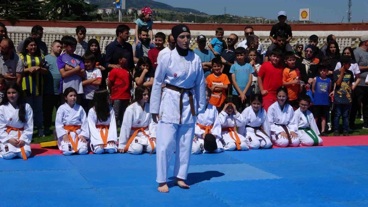 Yaz spor okulları şenlikle başladı