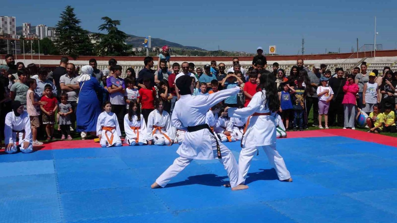 Yaz spor okulları şenlikle başladı