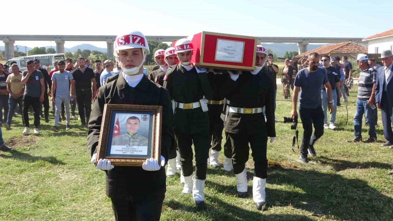 Uşak şehidini son yolculuğuna uğurladı