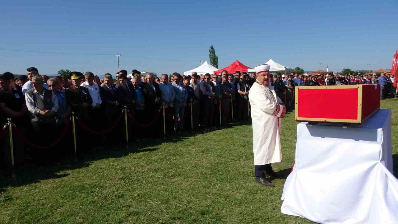Uşak şehidini son yolculuğuna uğurladı