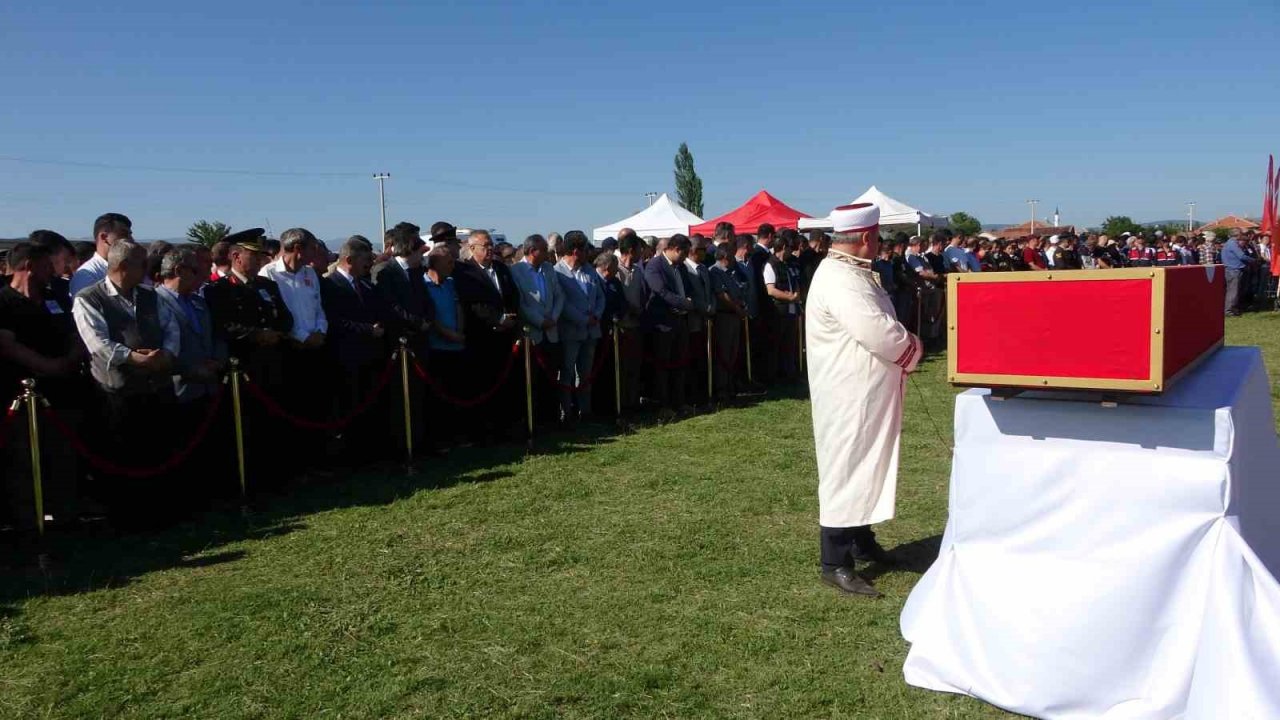 Uşak şehidini son yolculuğuna uğurladı