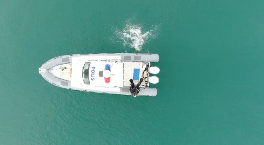 Van’da eğitim dağılışı yapan polisler topraktan imal edilmiş eski boru sistemi buldu