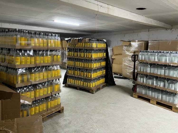 (Düzeltme) Sahte içki üreticilerine büyük darbe: 26 bin 300 litre sahte içki ele geçirildi