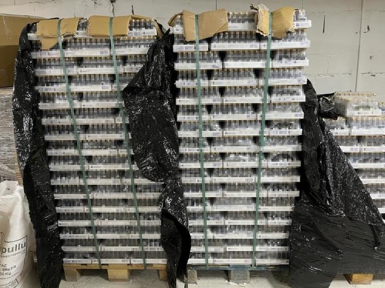 (Düzeltme) Sahte içki üreticilerine büyük darbe: 26 bin 300 litre sahte içki ele geçirildi