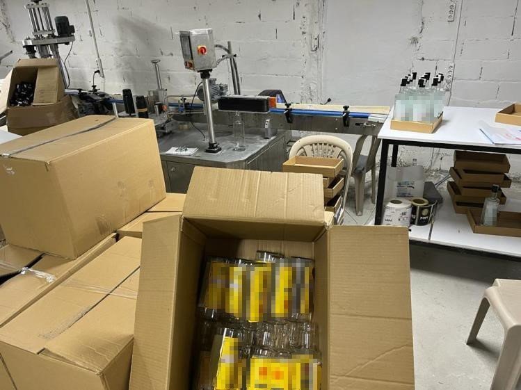 (Düzeltme) Sahte içki üreticilerine büyük darbe: 26 bin 300 litre sahte içki ele geçirildi