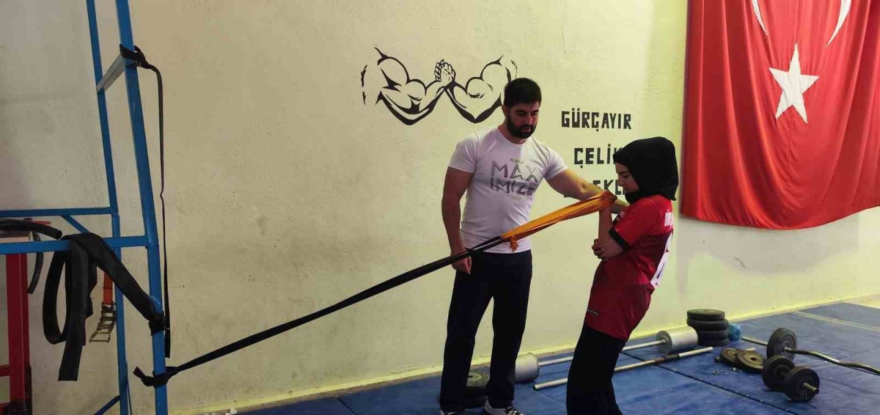 14 yaşındaki demir bileğin hedefi dünya şampiyonluğu