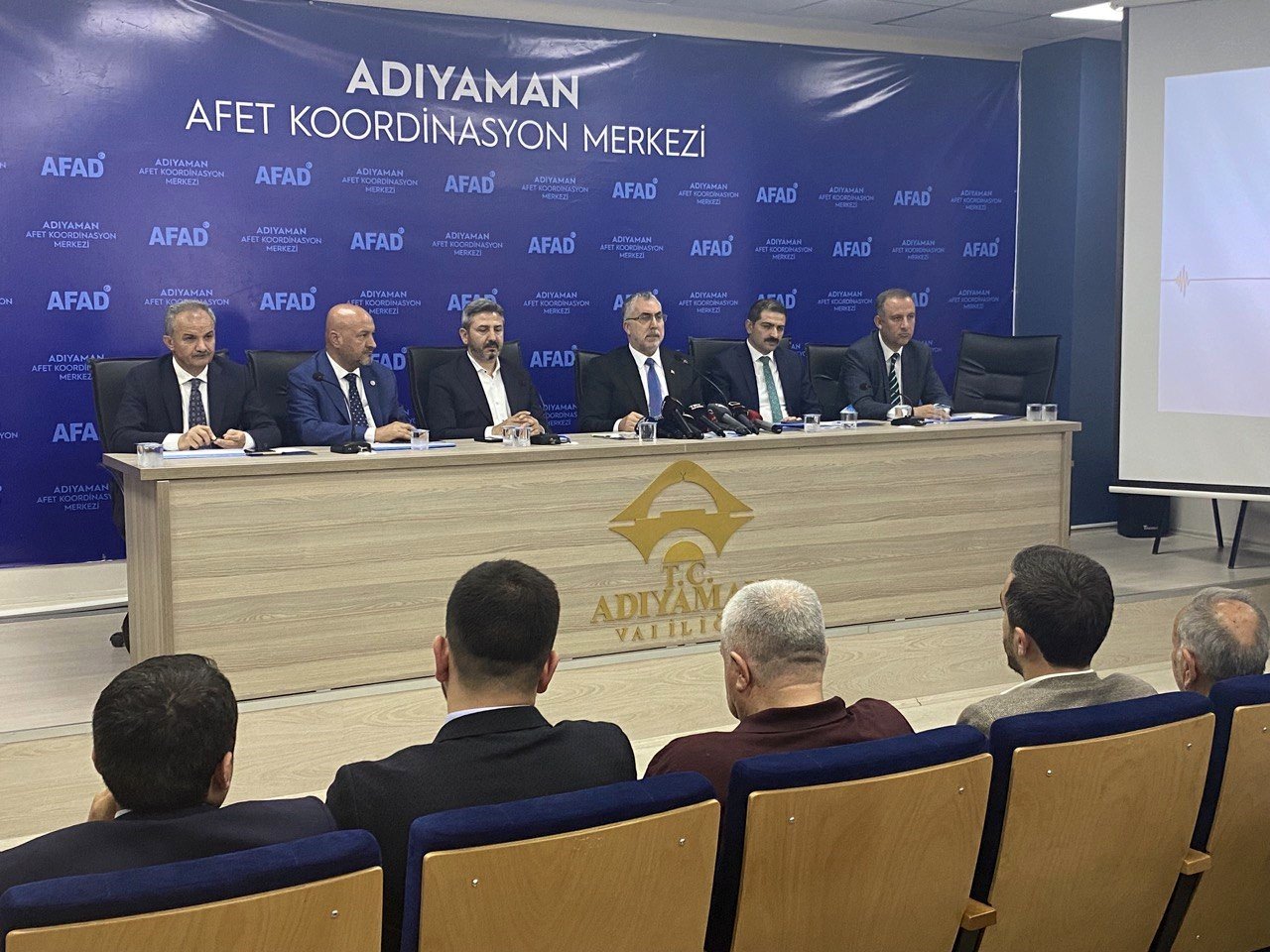 Bakan Işıkhan, deprem bölgesinde 9 bin 134 adet iş yerinin yapıldığını açıkladı